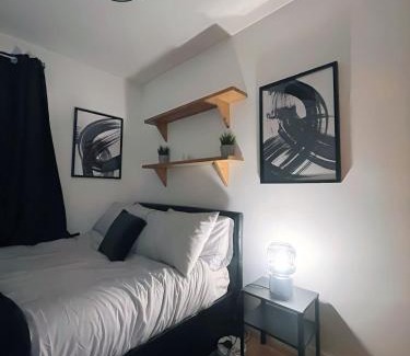 Woolwich Riverside Apartment | Cozy Riverside 2BR Apt sleeps 4 Woolwich Greater LDN Fast WiFI & Free Parking