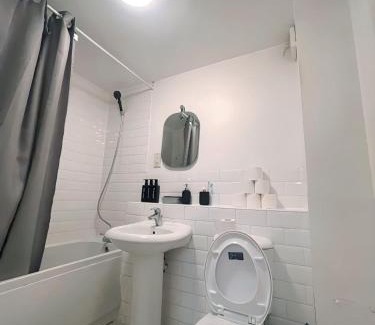 Woolwich Riverside Apartment | Cozy Riverside 2BR Apt sleeps 4 Woolwich Greater LDN Fast WiFI & Free Parking