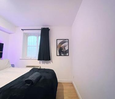 Woolwich Riverside Apartment | Cozy Riverside 2BR Apt sleeps 4 Woolwich Greater LDN Fast WiFI & Free Parking