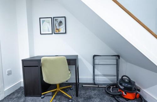 Gravesend Apartment | Cozy Riverside Apartment 5mins to train station