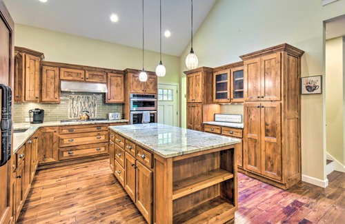 Dahlonega House | Cozy Riverside Dahlonega Home w/Kayaks + Fire Pit