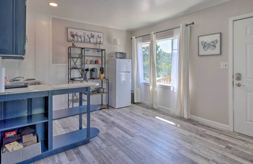 Rockaway Beach Apartment | Cozy Rockaway Beach Studio w/ River View!