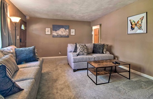 Rockford House | Cozy Rockford Home w/ Deck < 1 Mi to Campus!