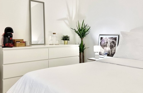 Villeneuve-la-Garenne Apartment | Cozy Romantic Private Room in Paris