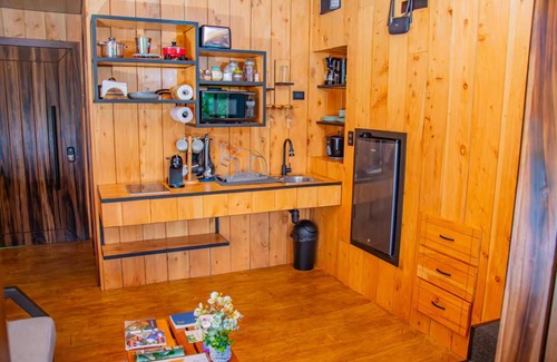 Monterrey Cabin | Cozy romantic cabin near La Fortuna and Arenal Volcano with WiFi, AC, Jacuzzi
