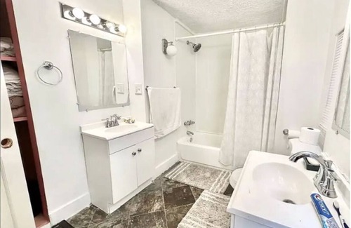 Wayne County House | Cozy Room 3 at Drake Haven Retreat