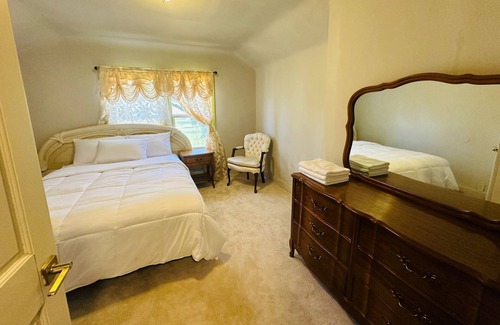 Wayne County House | Cozy Room 3 at Drake Haven Retreat