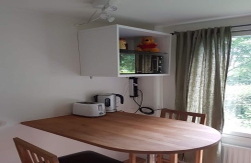 Solna Apartment | Cozy room 3min from Stockholm. Good communication. Close to Hagaparken & shopping center.