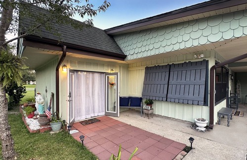 Bay St Louis Apartment | Cozy room .4 mile walk to beautiful seawall over looking the Bay of Saint Louis.