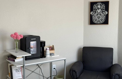 Metro West Apartment | Cozy Room Close to Universal