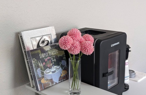 Metro West Apartment | Cozy Room Close to Universal