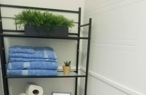 Garretson Apartment | Cozy Room In Small Town