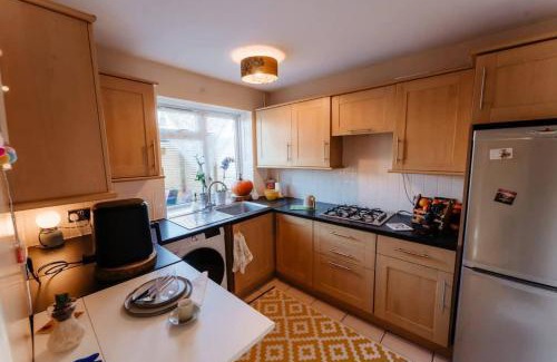 London Borough of Hounslow House | Cozy room near Heathrow