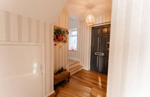 London Borough of Hounslow House | Cozy room near Heathrow