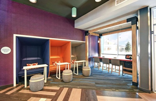 South Portland House | Cozy Room Next to the Airport w/2 Beds - Free Hot Breakfast & Shuttle