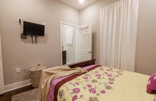 Lithonia House | Cozy Room/Queen Bed/Private Bathroom.