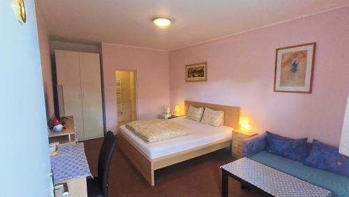 Vrakuna House | Cozy Room with garden in Bratislava