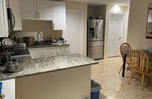 Vancouver South Apartment | Cozy room with private bathroom close Langara/49