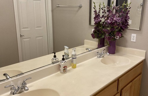 Spring Valley House | Cozy room with private bathroom