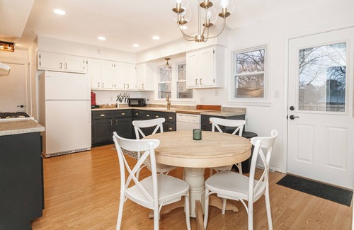 Bloomington House | Cozy, Roomy Ranch near IU Stadiums