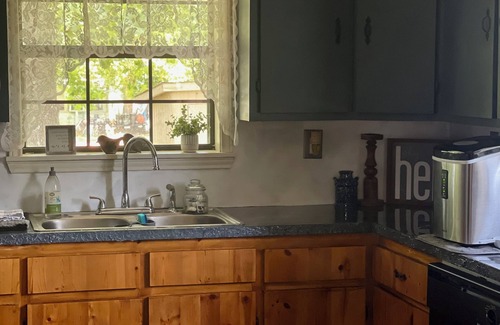 Mead House | Cozy rural home Great for a fishing trip or a visit to Choctaw Casino