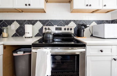 Salinas House | Cozy & Rustic APT w/ All Amenities near Monterey