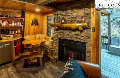 Banner Elk Ski Chalet | COZY-RUSTIC-CABIN FOR TWO-BANNER ELK/SUGAR MTN 1/1