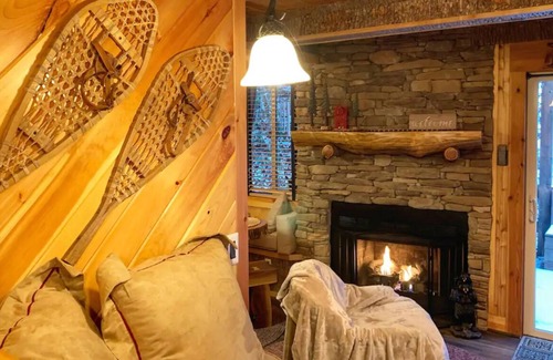 Banner Elk Ski Chalet | COZY-RUSTIC-CABIN FOR TWO-BANNER ELK/SUGAR MTN 1/1