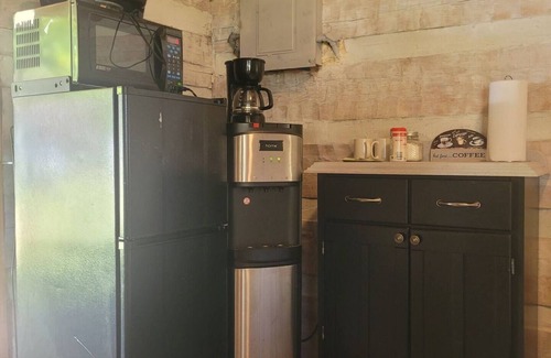Milford Cabin | Cozy Rustic Cabin Getaway at 27-Acre Campground