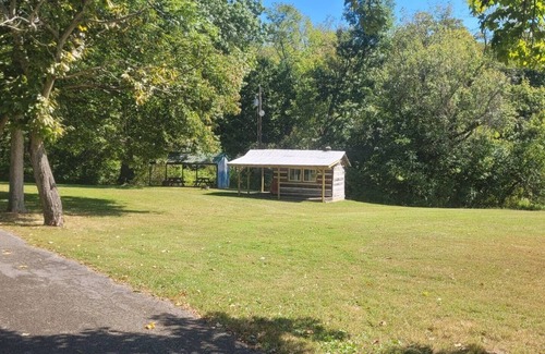 Milford Cabin | Cozy Rustic Cabin Getaway at 27-Acre Campground