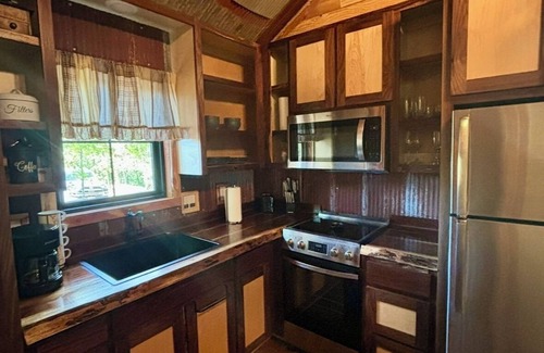 Powell Cabin | Cozy, rustic cabin in the Ozarks