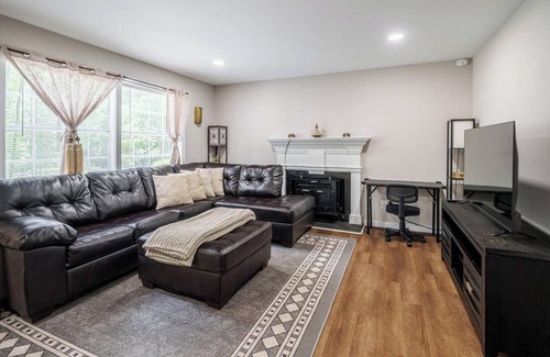 Bynum House | Cozy Rustic Gem ~ 15 min to UNC ~ Queen Beds ~ pkg