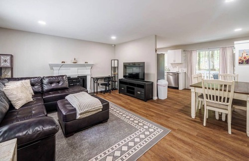Bynum House | Cozy Rustic Gem ~ 15 min to UNC ~ Queen Beds ~ pkg
