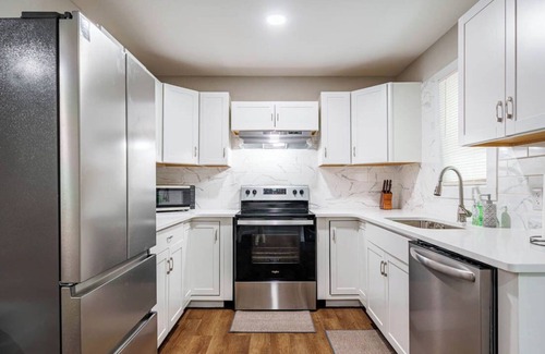 Bynum House | Cozy Rustic Gem ~ 15 min to UNC ~ Queen Beds ~ pkg