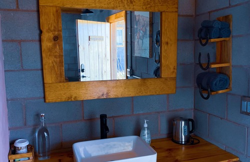 San Antonio de las Minas Hotel | Cozy Rustic wine cabaña