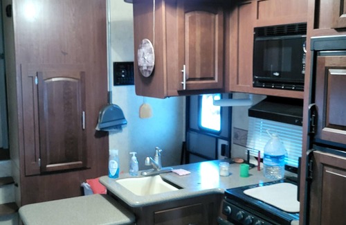 Pineland House | Cozy RV at Blue Springs Landing with all the comforts of home.