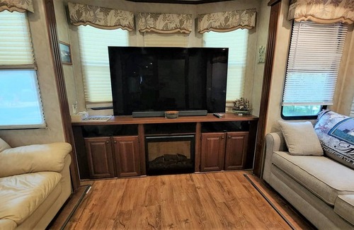 River Ranch Cottage | Cozy RV Cottage with Golf Cart at River Ranch 417
