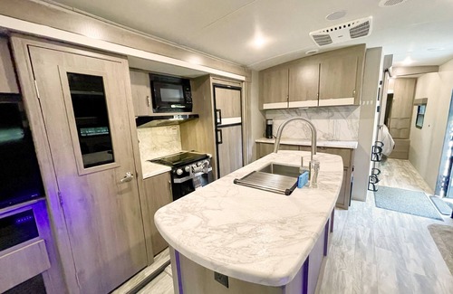 Fellowship House | Cozy RV in Lovely Ocala with Fenced Yard, WiFi, AC: Near WEC
