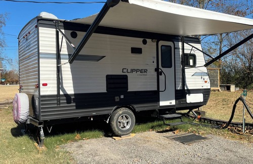 Mason House | Cozy RV in Mason Tn with WiFi, AC, Furnished, near Blue Oval