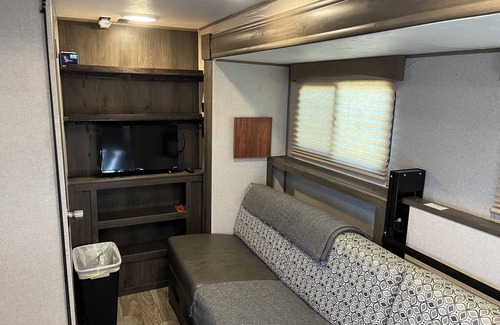 Mason House | Cozy RV in Mason Tn with WiFi, AC, Furnished, near Blue Oval