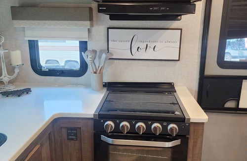 Mooresburg House | Cozy RV in Soothing Mooresburg with AC, WiFi, Beach/Boat Lake access and fishing