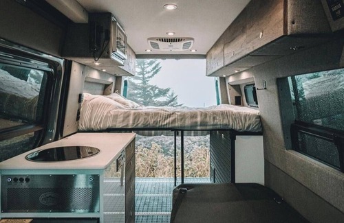 Davidson House | Cozy RV Lodging with Queen Bed, Lounge, Kitchenette, Wi-Fi, AC, Heat, Bathroom