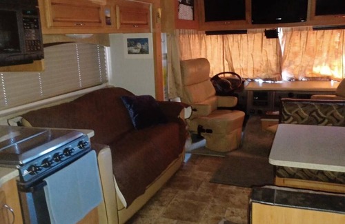Ramblewoods House | Cozy RV with EcoSpa in charming Tijeras
