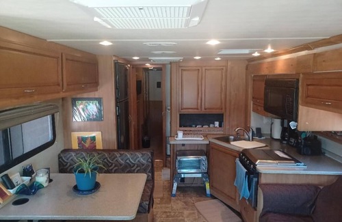 Ramblewoods House | Cozy RV with EcoSpa in charming Tijeras
