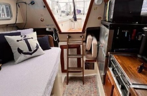 South Redondo Boat Rental | Cozy Sailboat