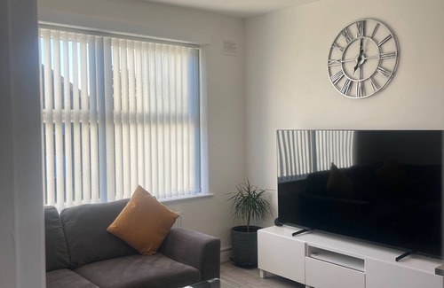 Trafford Apartment | Cozy Sale Apartment Retreat