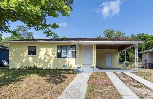 Clermont House | Cozy. Sanitized. Great Location.