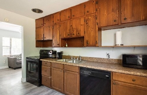 Clermont House | Cozy. Sanitized. Great Location.