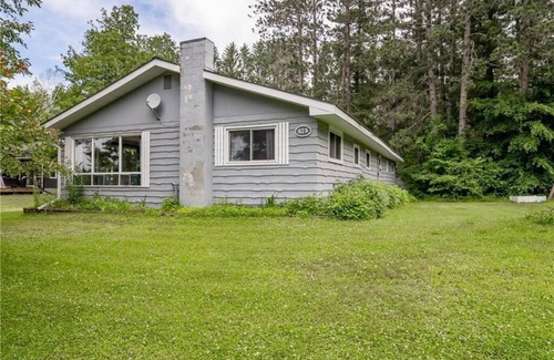 Bracebridge Cottage | Cozy Santa’s Village Cottage