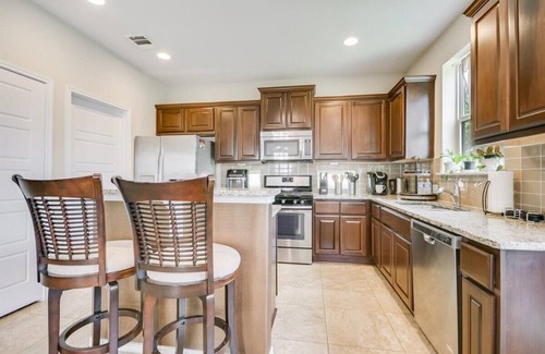 Austin House | Cozy SE Austin gem — near downtown, perfect for work, business, or family fun!